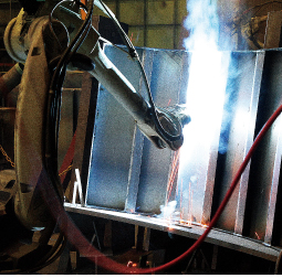 鋼製セグメントのロボット溶接工程